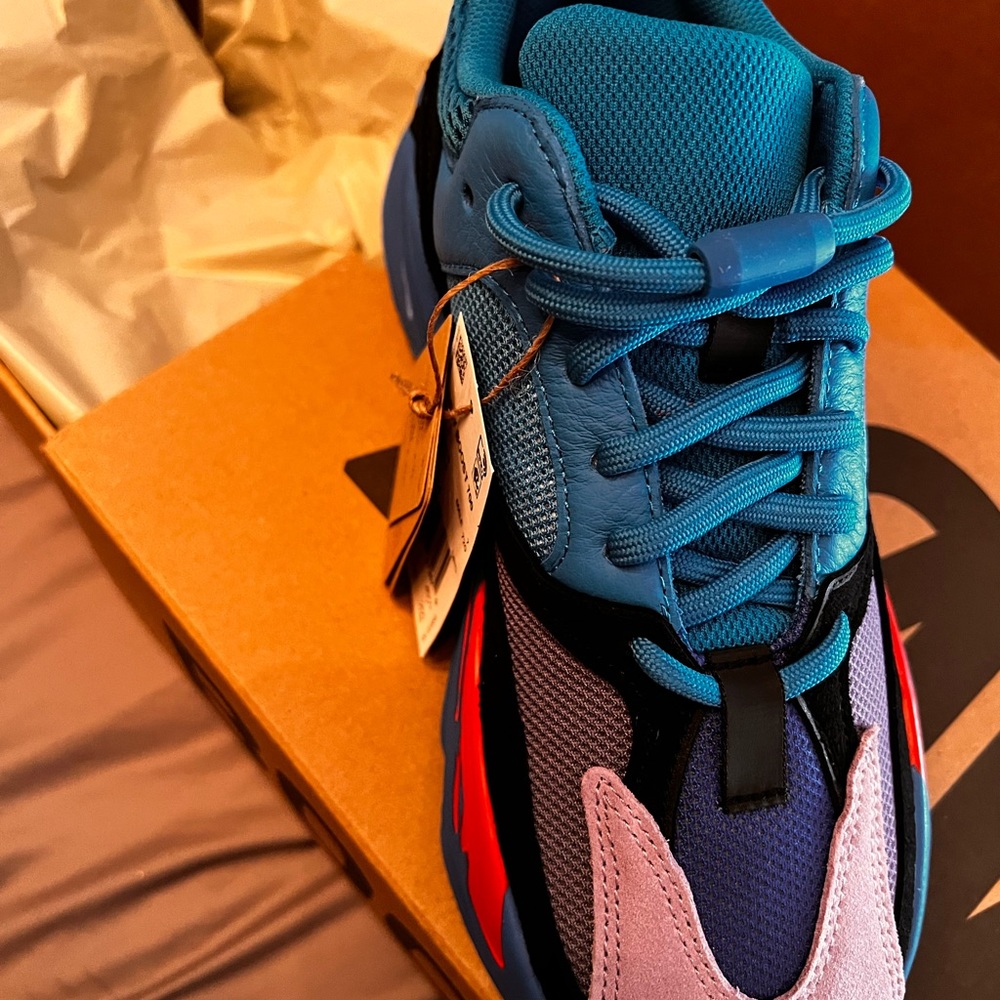 Yeezy boost 700